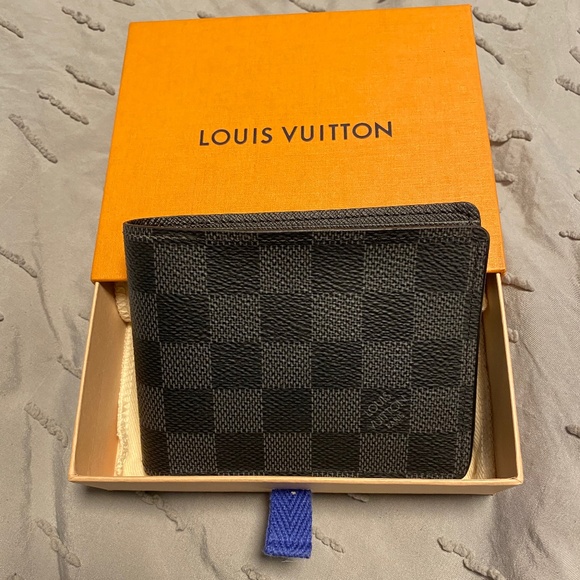 Louis Vuitton wallet - Picture 1 of 4